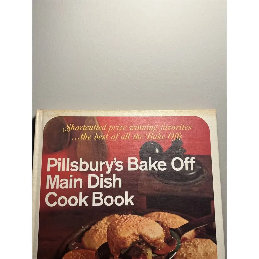 Pillsbury's Bake Off Main Dish Cook Book Hardcover‎ Pillsbury Publishing 1968